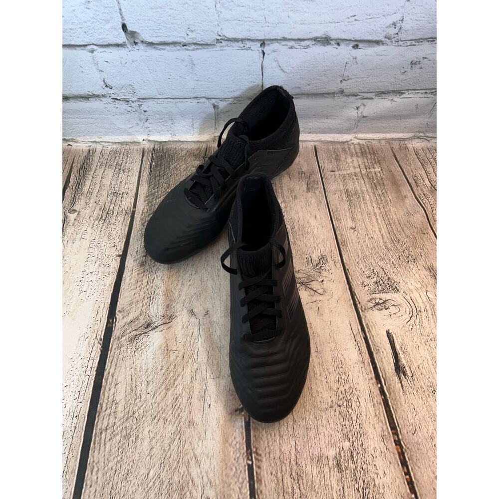 ADIDAS Unisex Youth Predator Football/Soccer Cleats / Size: 4.5